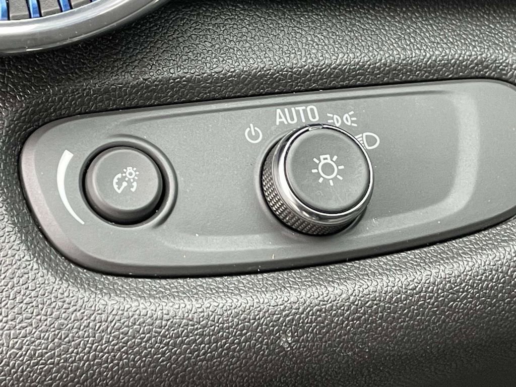 Used 2025 Chevrolet Trax LT image 17