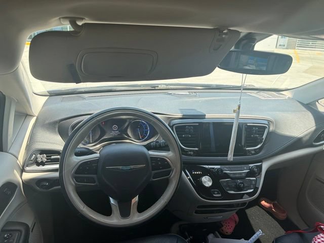 Used 2020 Chrysler Pacifica Limited FWD image 41