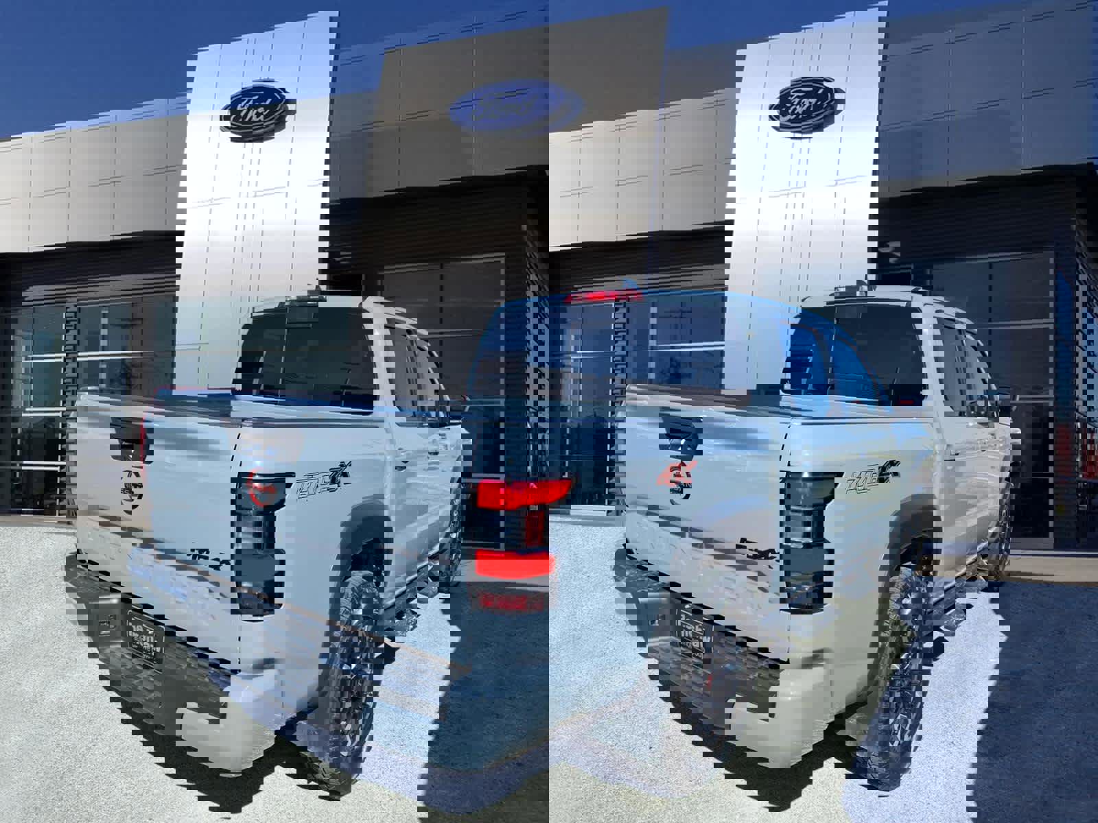 Used 2024 Nissan Frontier PRO-4X w/ Off-Road Protection Package image 3