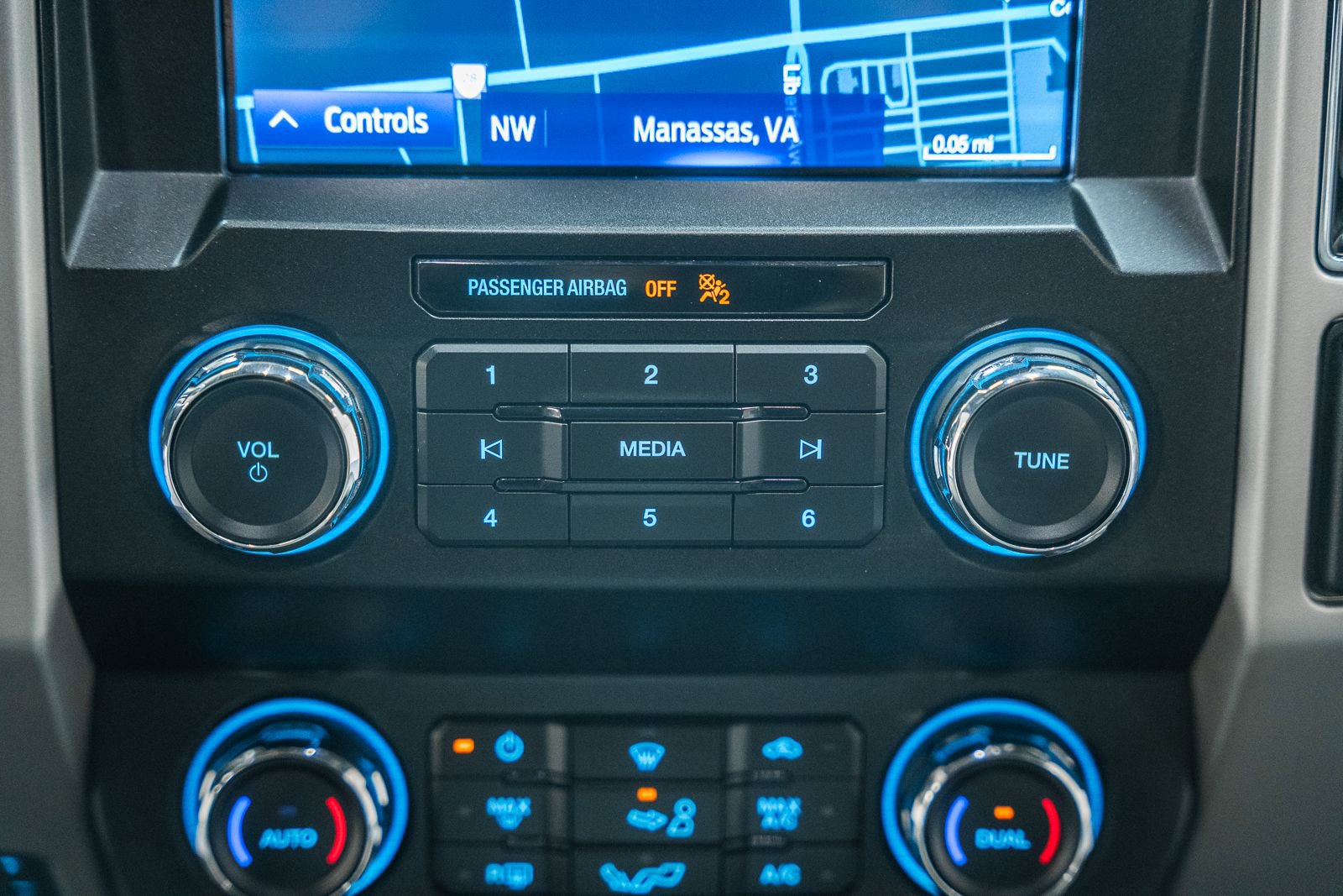 Certified 2020 Ford F150 Lariat image 32