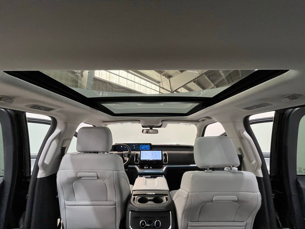 Certified 2025 Ford Expedition Platinum AWD/4WD image 26