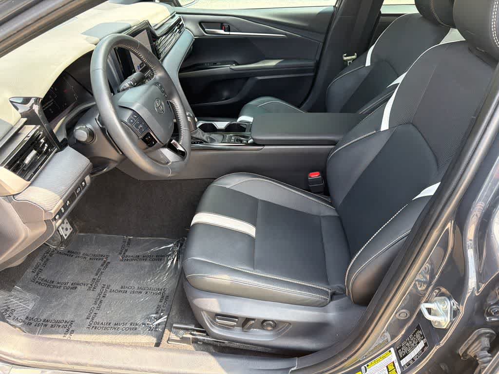 Used 2025 Toyota Camry SE w/ Convenience Package FWD image 10