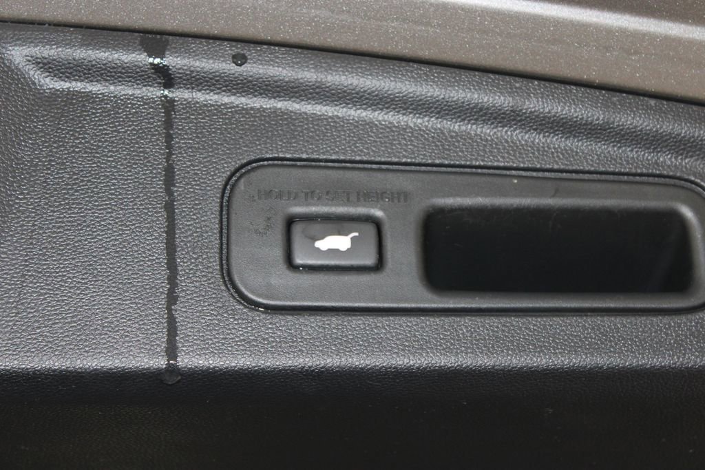 Used 2023 Acura MDX SH-AWD w/ Technology Package image 18