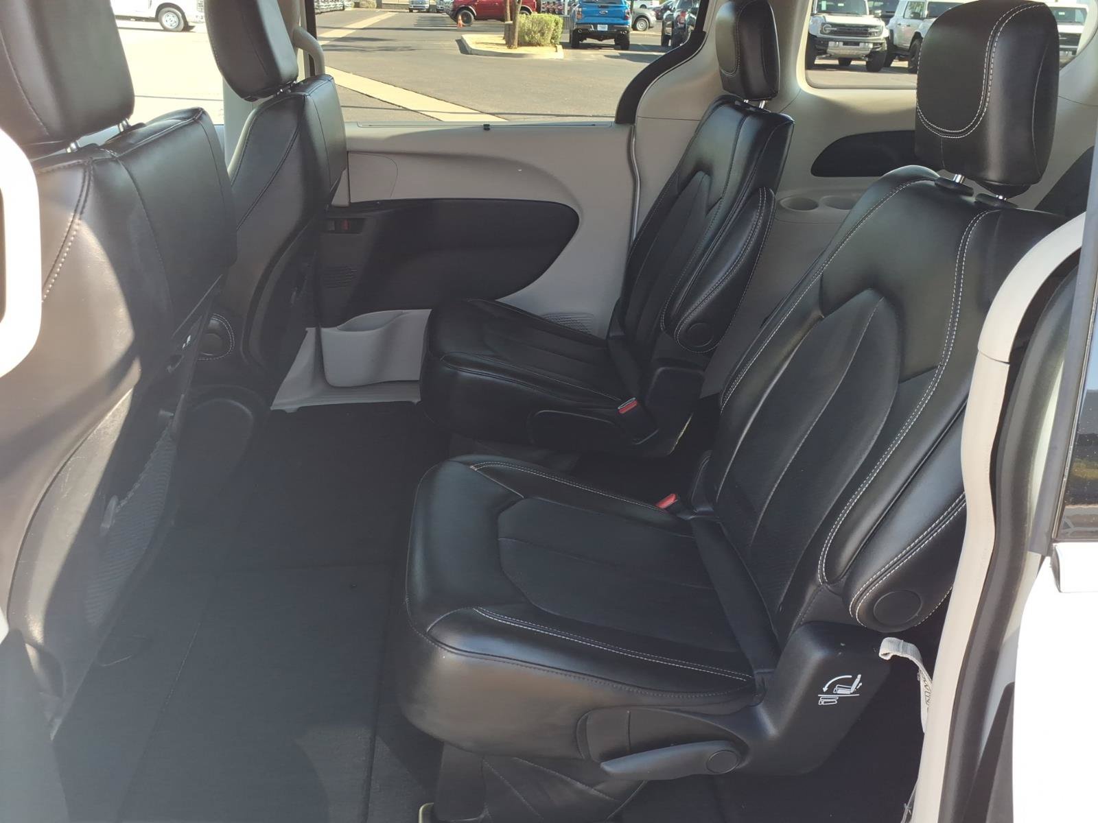 Used 2024 Chrysler Pacifica Touring-L FWD image 13