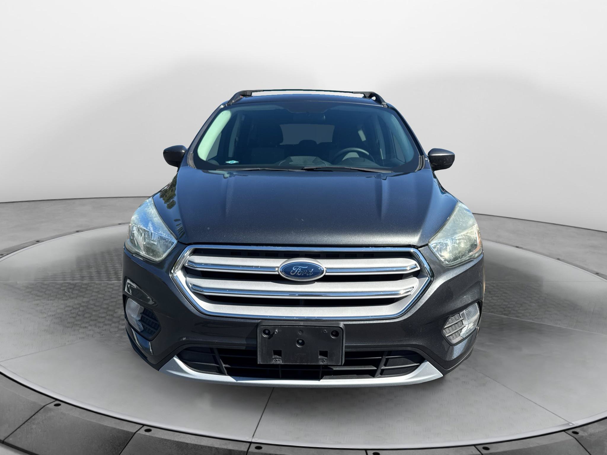 Certified 2018 Ford Escape SE w/ SE Sync 3 Package AWD/4WD image 3