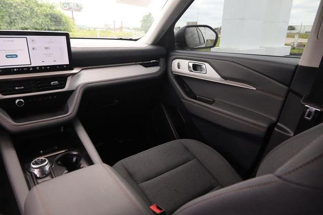 Certified 2025 Ford Explorer Active AWD/4WD image 26