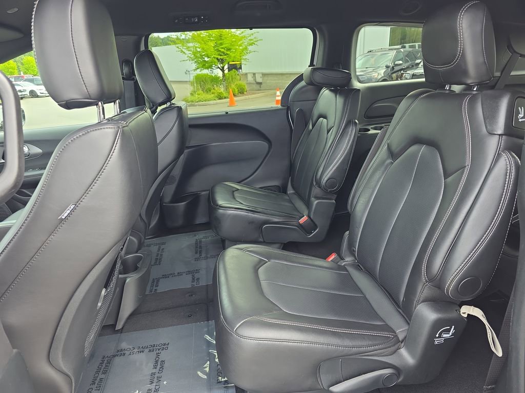 Used 2025 Chrysler Pacifica Select FWD image 10