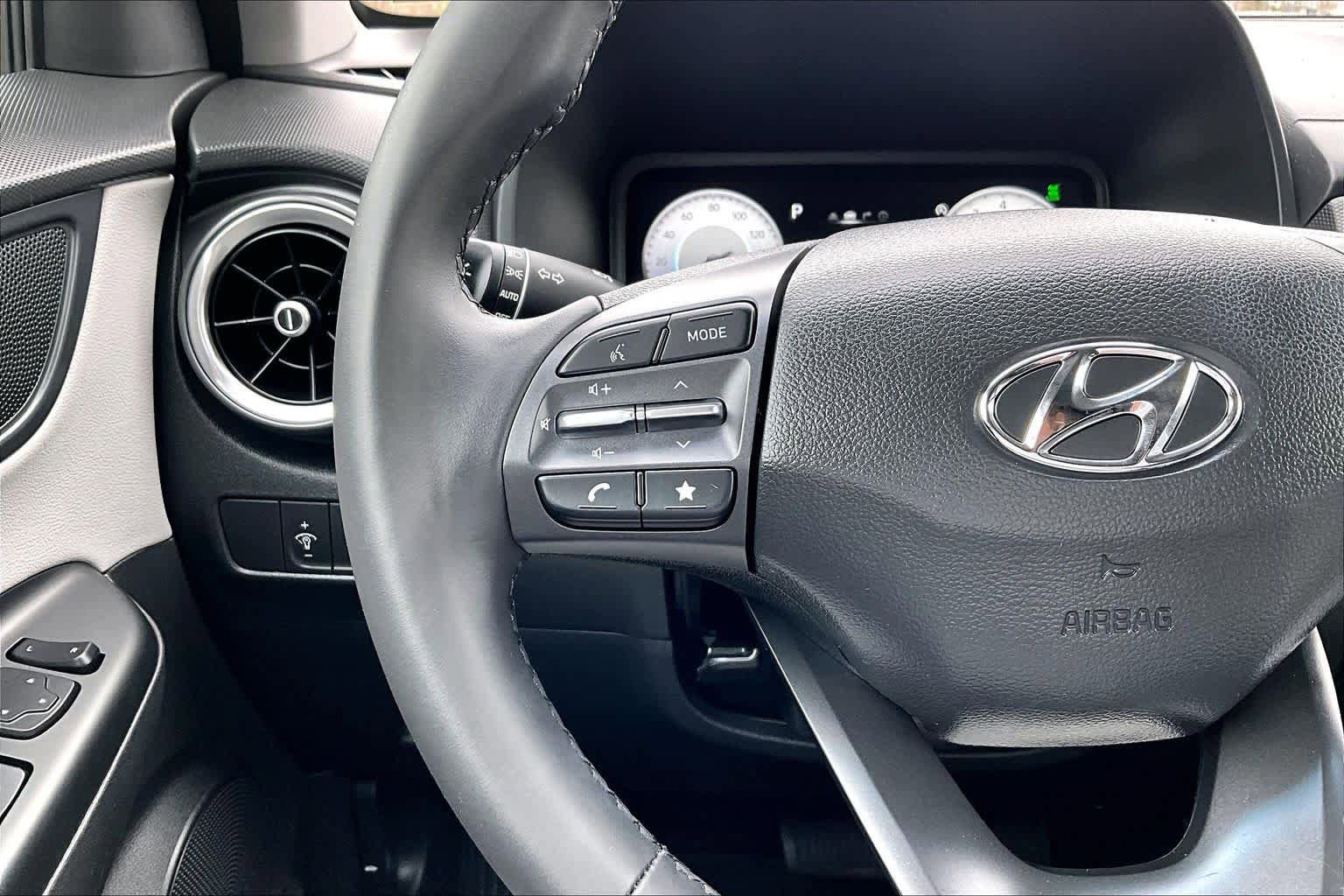 Used 2022 Hyundai Kona Limited AWD/4WD image 24