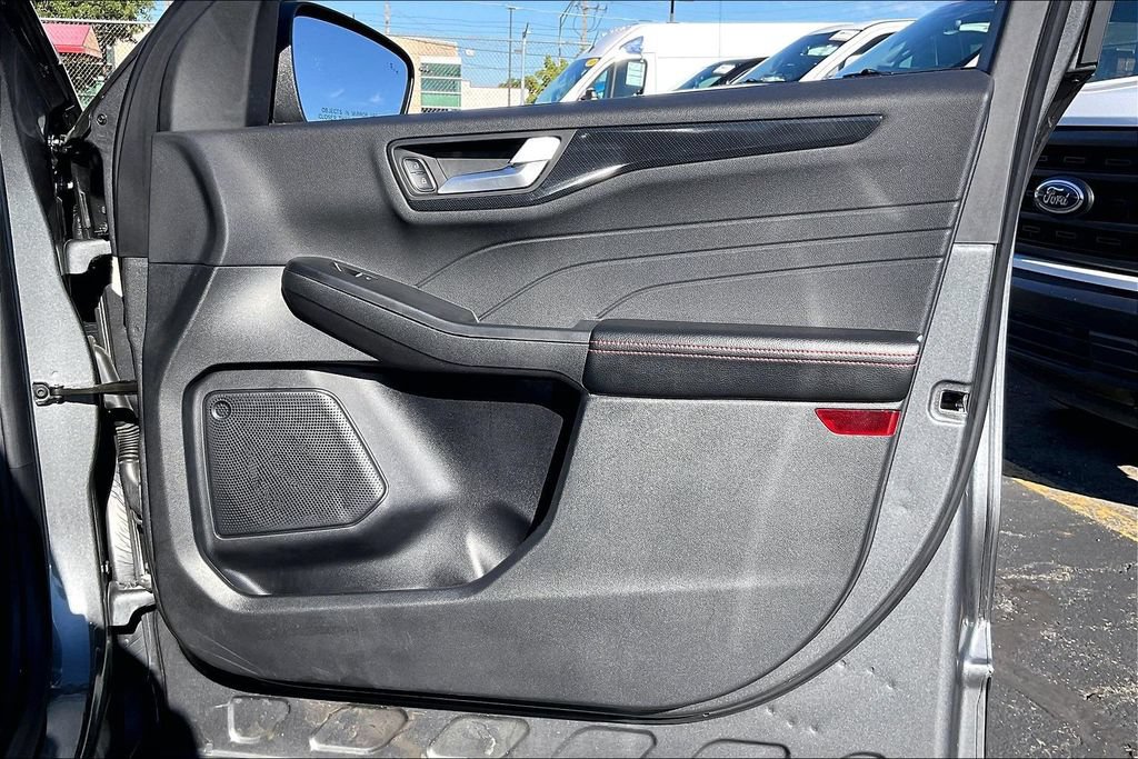 Certified 2025 Ford Escape ST-Line AWD/4WD image 23