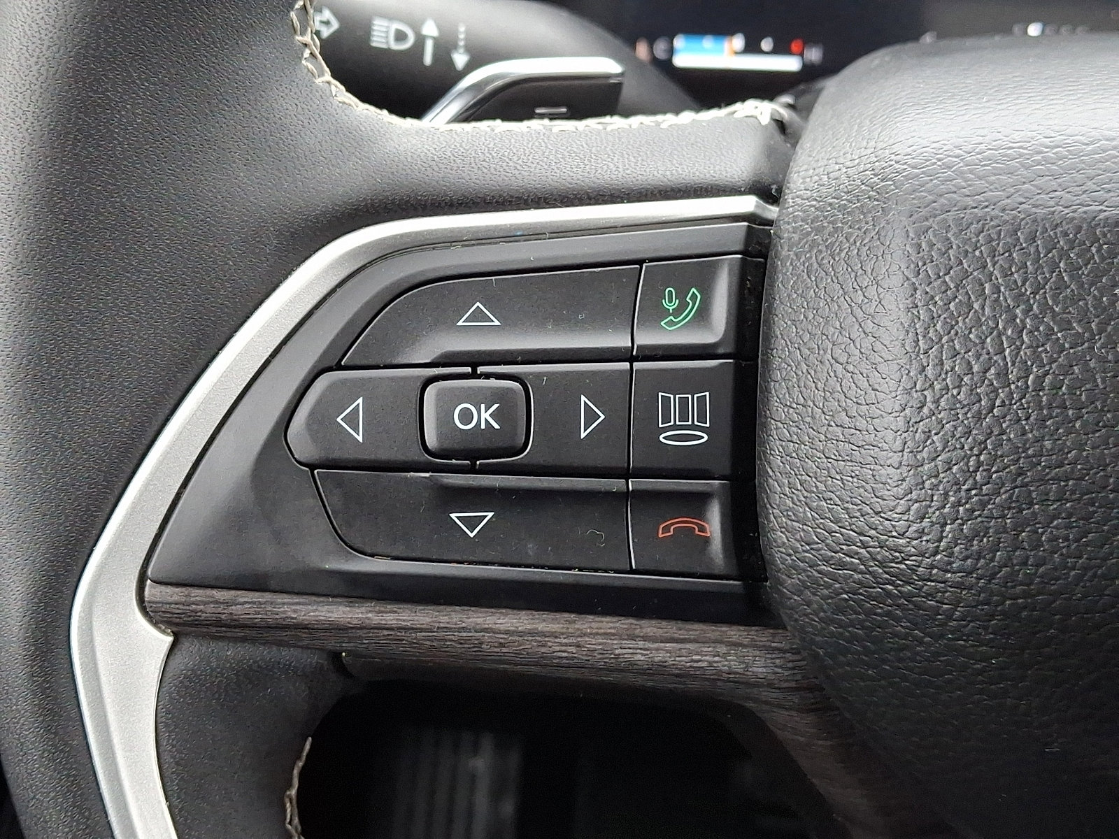 Used 2023 Jeep Grand Cherokee L Limited w/ Luxury Tech Group II image 29