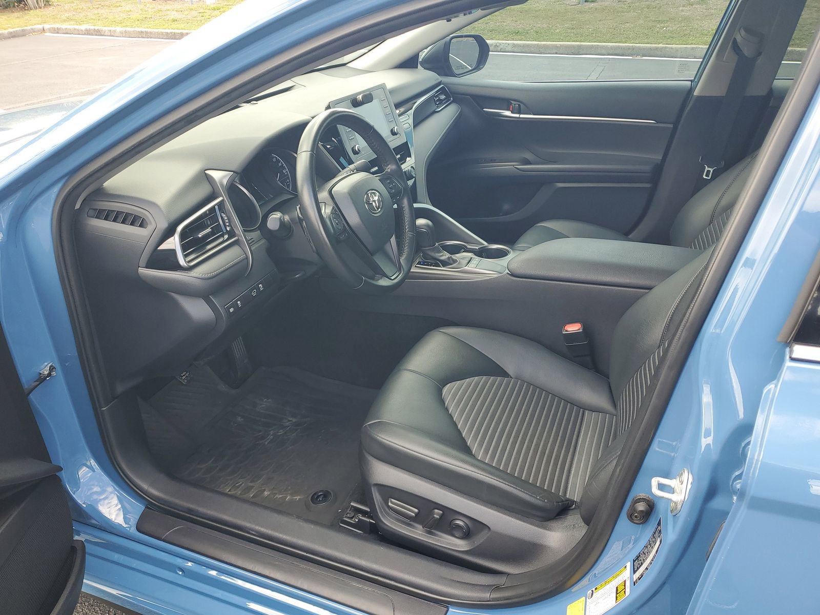 Used 2023 Toyota Camry SE FWD image 16