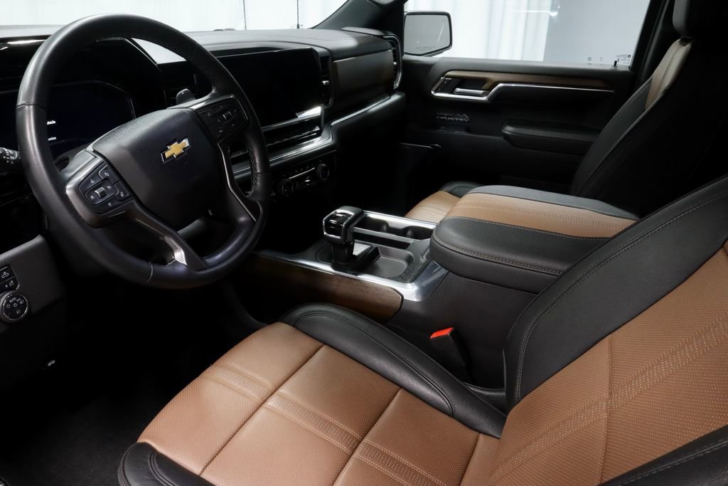 Used 2023 Chevrolet Silverado 1500 High Country w/ High Country Premium Package AWD/4WD image 23