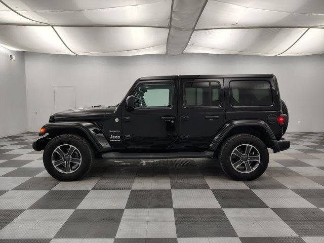 Used 2023 Jeep Wrangler Unlimited Sahara w/ Cold Weather Group AWD/4WD image 7