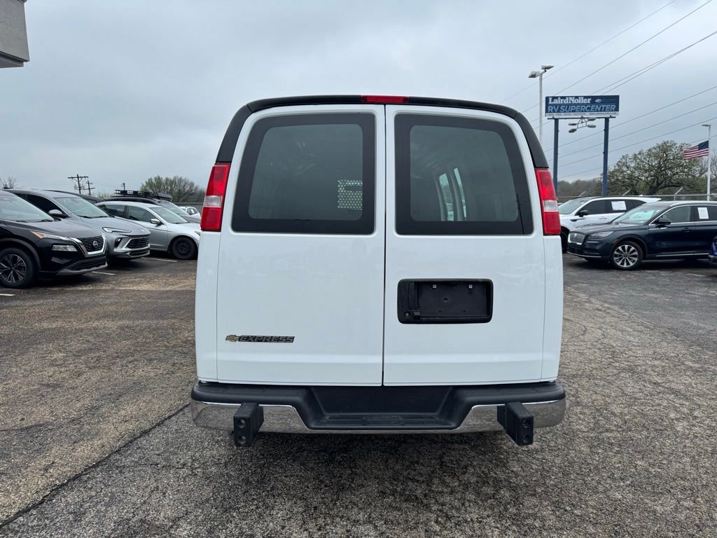 Used 2024 Chevrolet Express 2500 w/ Driver Convenience Package image 3