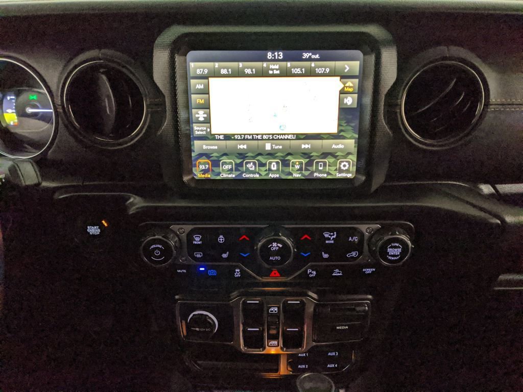 Used 2023 Jeep Wrangler Unlimited Sahara image 9