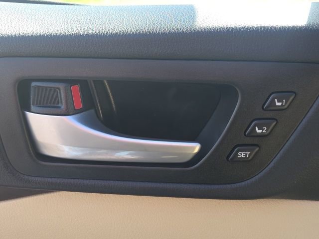 Used 2018 Toyota Highlander Limited FWD image 25