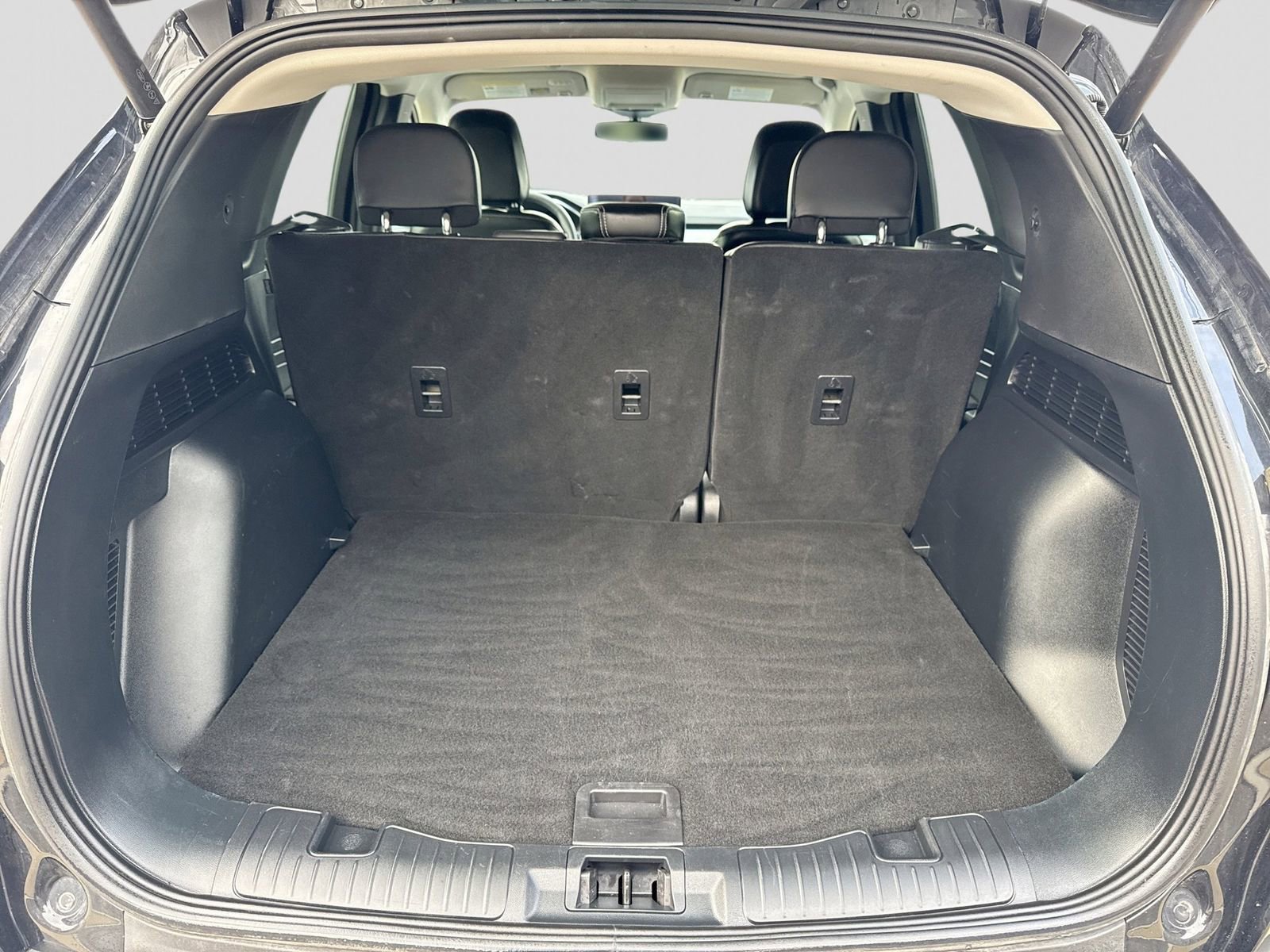 Certified 2025 Ford Escape Platinum image 33