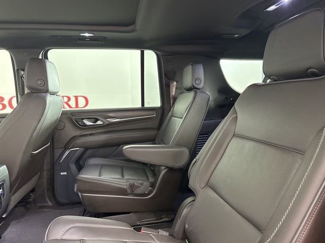 Used 2021 GMC Yukon XL Denali w/ Denali Premium Package image 13