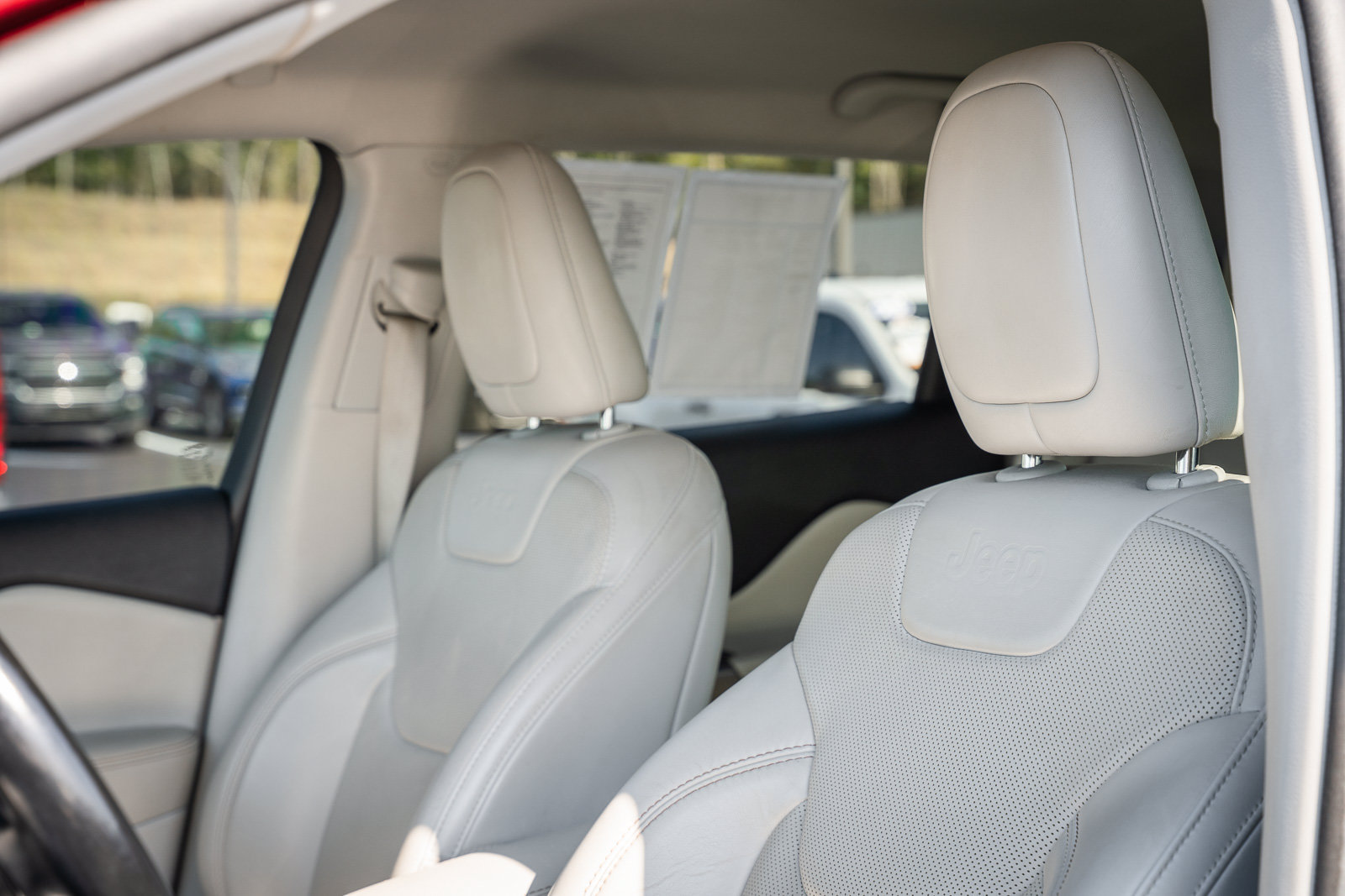 Used 2020 Jeep Cherokee Limited FWD image 25