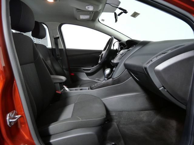 Certified 2018 Ford Focus SE w/ Cold Weather Package FWD image 10