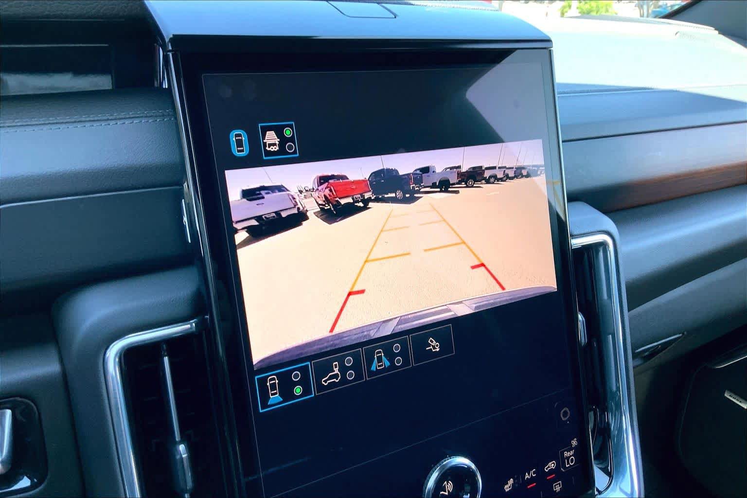 Used 2025 GMC Yukon Denali AWD/4WD image 27