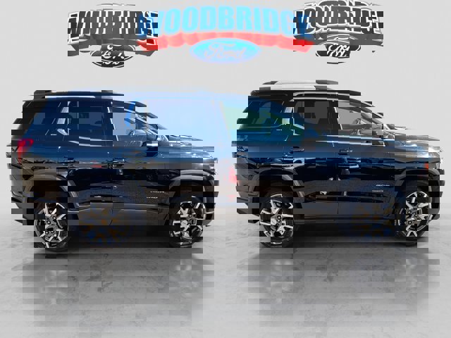 Used 2022 GMC Acadia SLT w/ Technology Package image 4