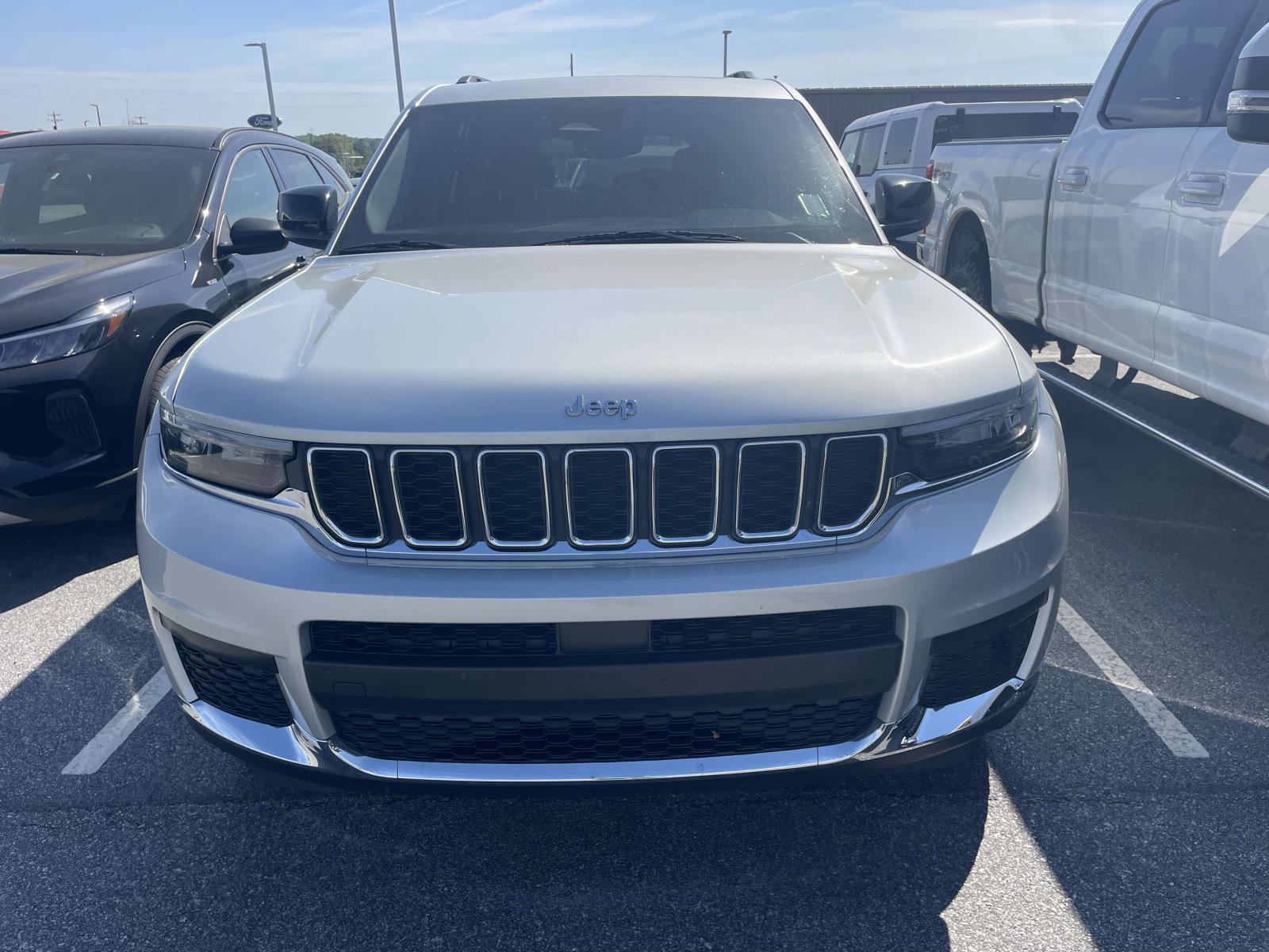 Used 2021 Jeep Grand Cherokee L Laredo w/ Luxury Tech Group I RWD video 3