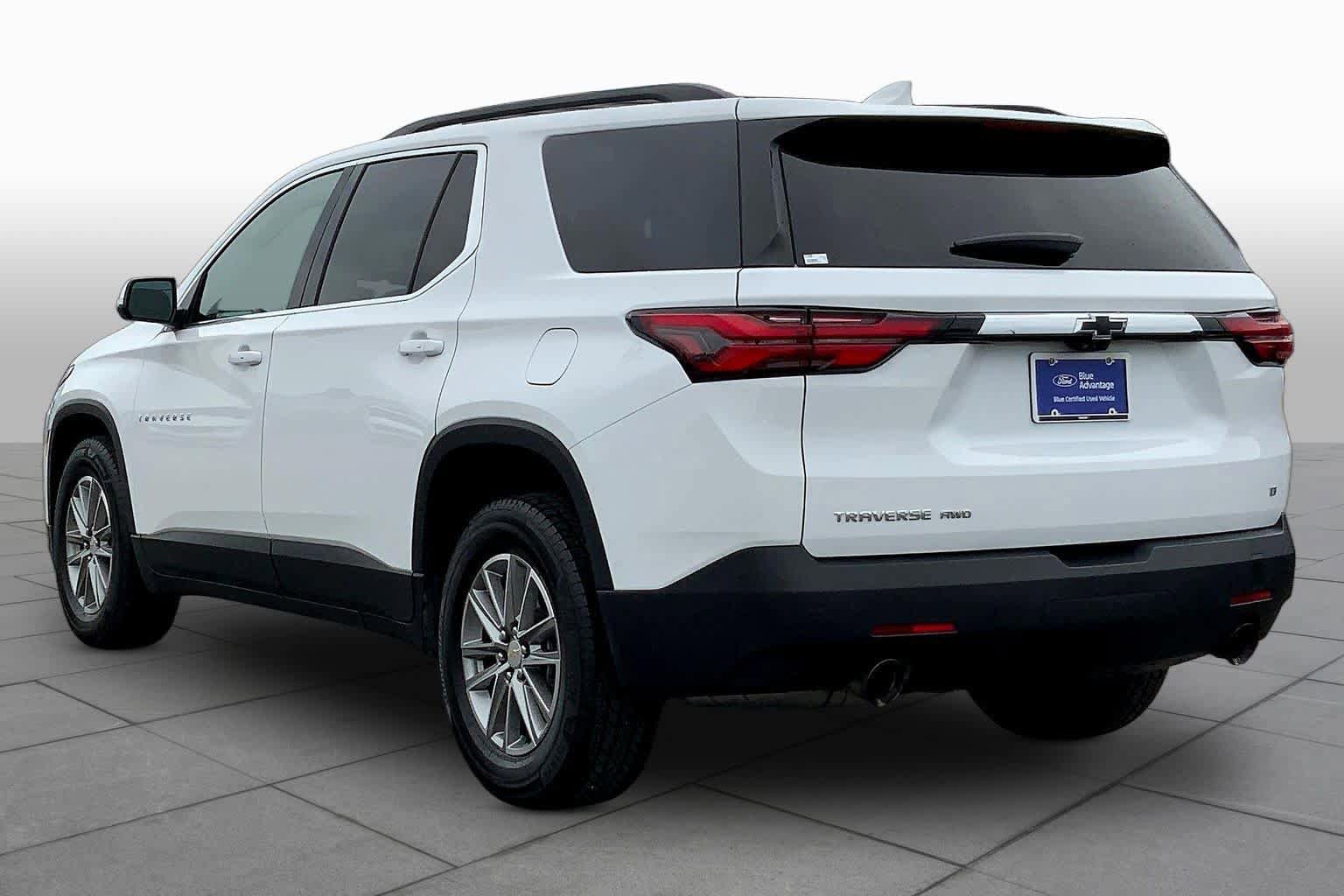 Used 2023 Chevrolet Traverse LT w/ Rear Camera Mirror Package AWD/4WD image 12