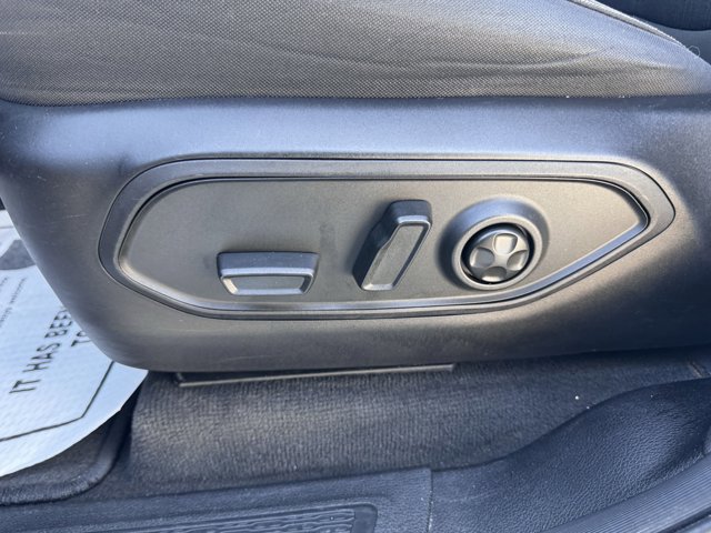 Used 2023 Jeep Grand Cherokee Laredo image 10