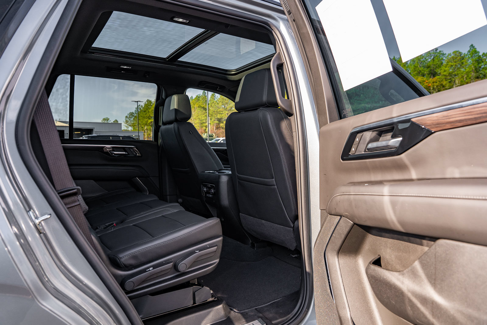 Used 2026 Chevrolet Tahoe Z71 w/ Sun And Tow Package AWD/4WD image 13