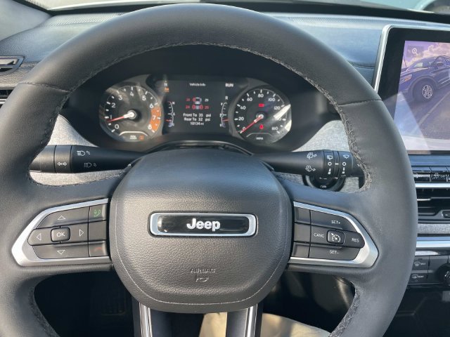 Used 2023 Jeep Compass Latitude w/ Sun and Sound Group AWD/4WD image 37