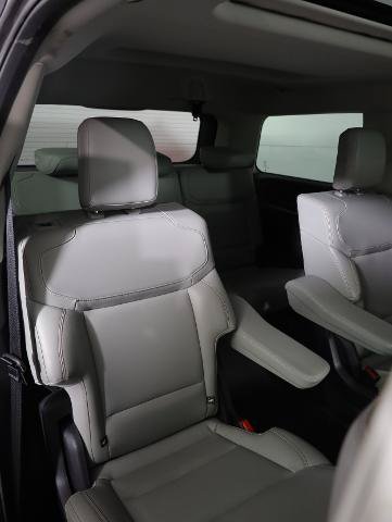 Certified 2025 Ford Expedition Active AWD/4WD image 10