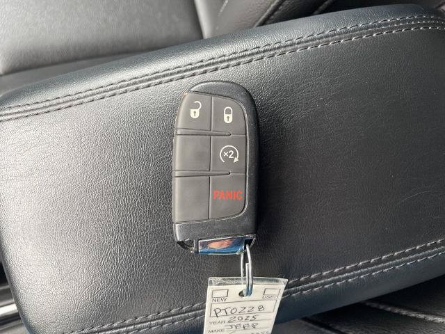 Used 2025 Jeep Compass Limited AWD/4WD image 22