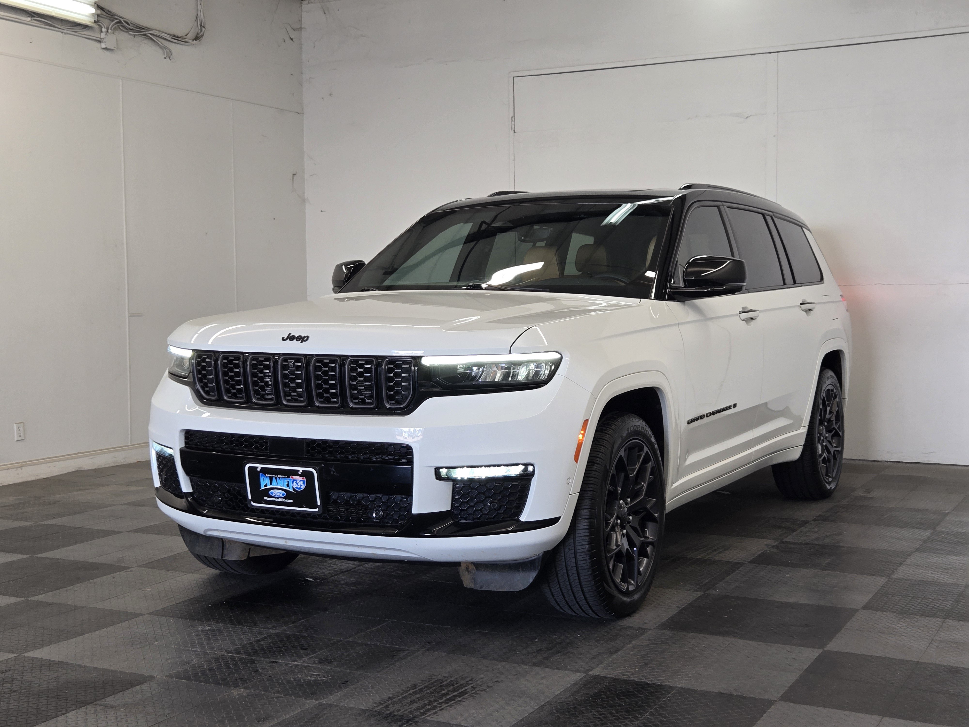 Used 2025 Jeep Grand Cherokee L Summit w/ Obsidian Package AWD/4WD image 4