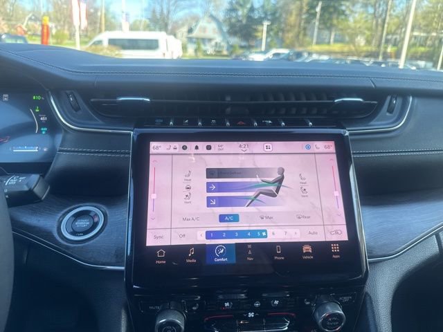 Used 2023 Jeep Grand Cherokee Overland AWD/4WD image 27