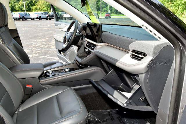 Certified 2025 Ford Explorer Active w/ Active Comfort Package AWD/4WD image 24