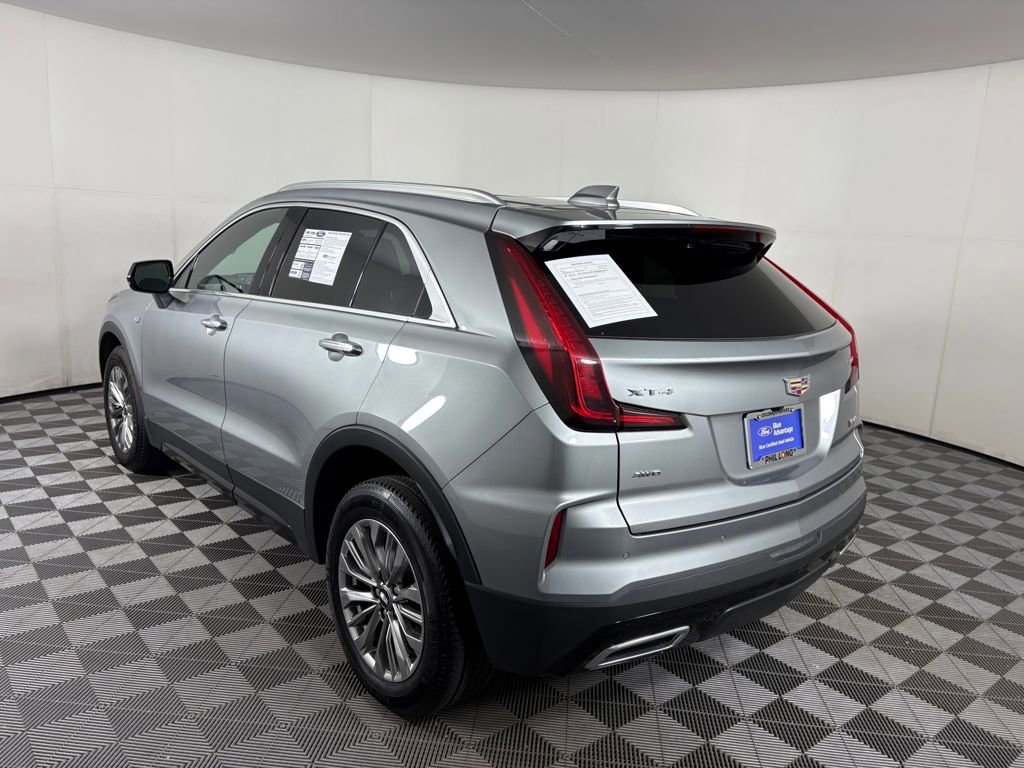 Used 2024 Cadillac XT4 Premium Luxury image 3