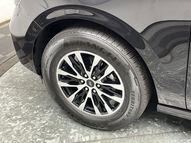 Certified 2025 Ford Expedition Platinum AWD/4WD image 38