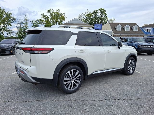 Used 2022 Nissan Pathfinder Platinum image 12