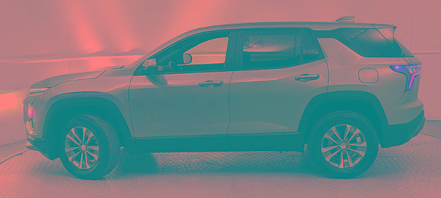 Used 2025 Chevrolet Equinox LT image 2