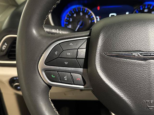 Used 2024 Chrysler Pacifica Touring-L FWD image 19
