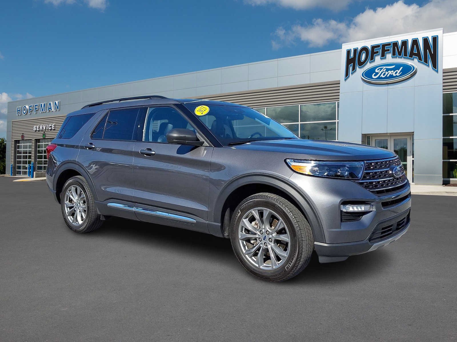 Certified 2023 Ford Explorer XLT w/ Equipment Group 202A AWD/4WD image 1