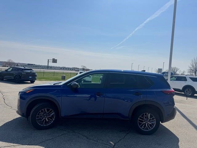 Used 2023 Nissan Rogue S AWD/4WD image 6