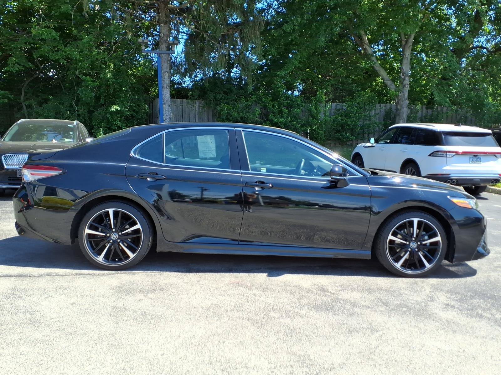 Used 2018 Toyota Camry XSE FWD image 2