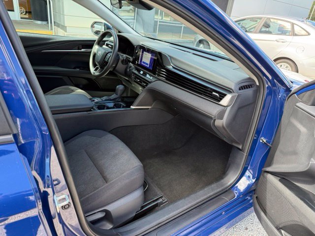 Used 2025 Toyota Camry LE FWD image 32