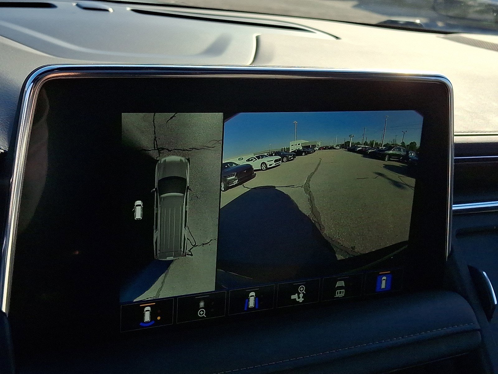 Used 2024 Chevrolet Tahoe Z71 w/ Z71 Off-Road Package image 17