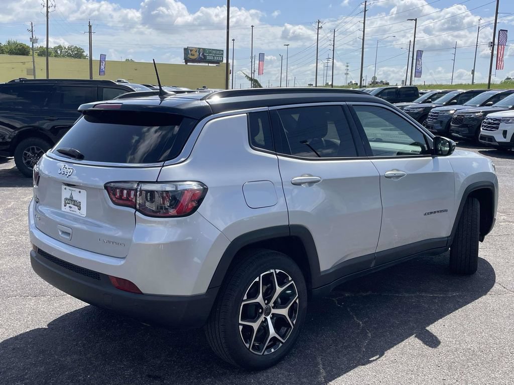 Used 2026 Jeep Compass Limited AWD/4WD image 3