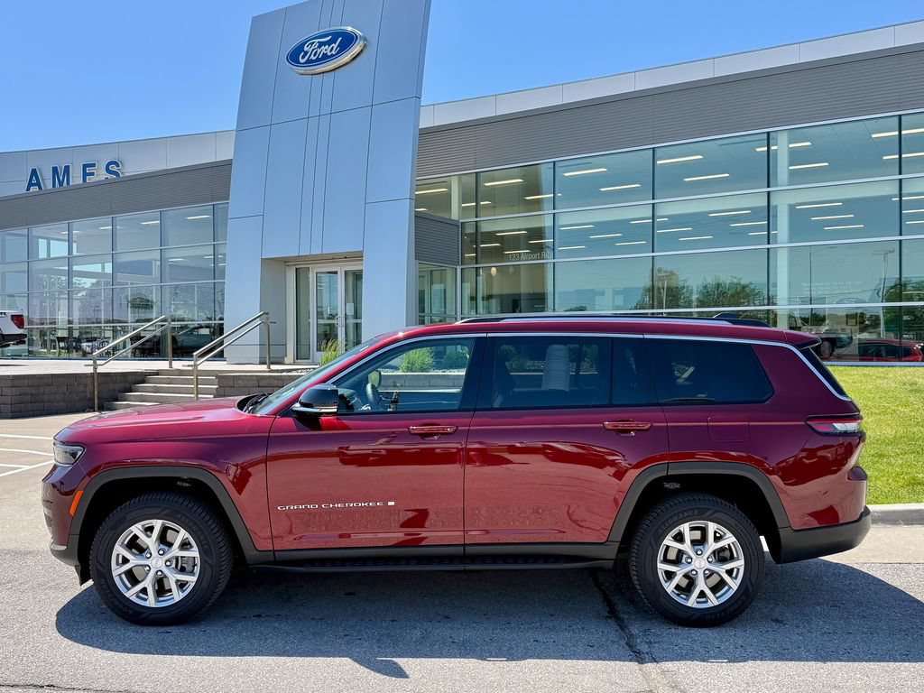 Used 2023 Jeep Grand Cherokee L Limited w/ Luxury Tech Group II AWD/4WD image 3