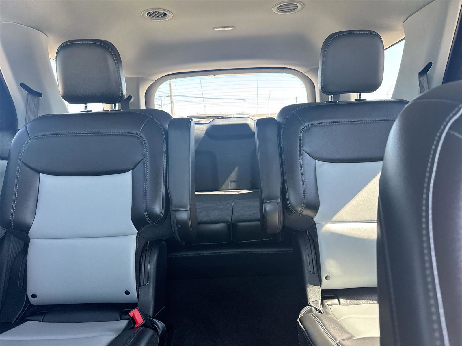 Certified 2024 Ford Explorer XLT w/ Equipment Group 202A image 27