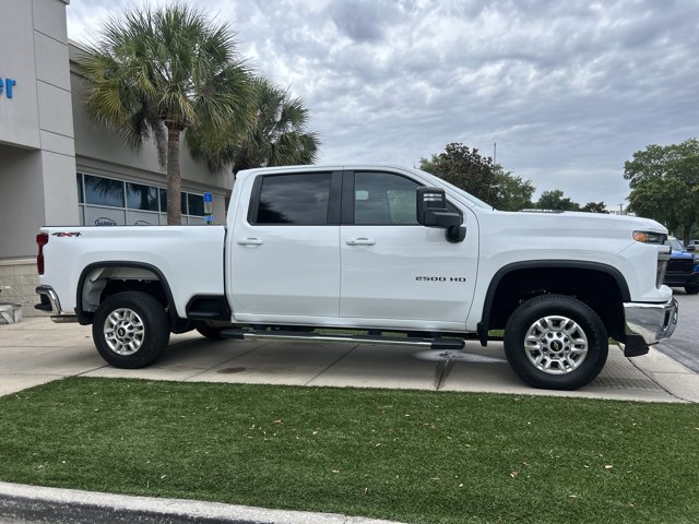 Used 2025 Chevrolet Silverado 2500 LT w/ Convenience Package AWD/4WD image 3